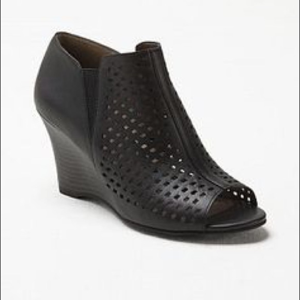 Shira perforated wedges - Dressbarn